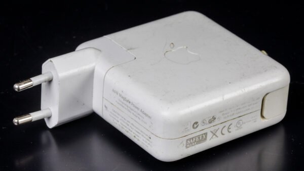 Apple 60W MagSafe Power Adapter (A1344) Apple 60W MagSafe Power Adapter (A1344, 16.5V 3.65A)